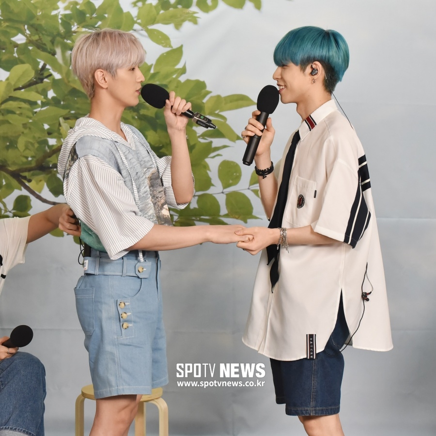 [포토]CIX 용희-BX, 맞잡은 손 "그랬구나…"