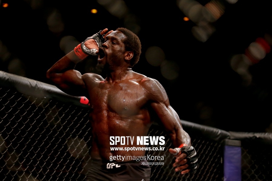 [UFC] 휘태커에게 체면 구긴 두 남자…"연패는 없다"