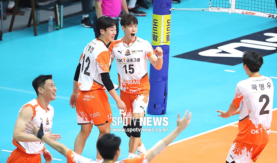 [포토S] OK금융그룹, '우승 가보자!'