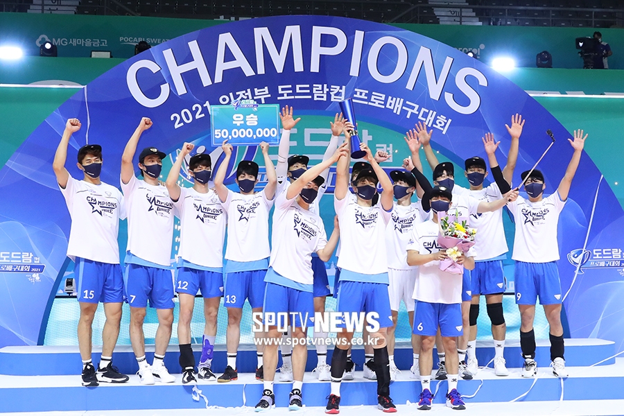 [포토S] 우리카드, '우리가 챔피언!'