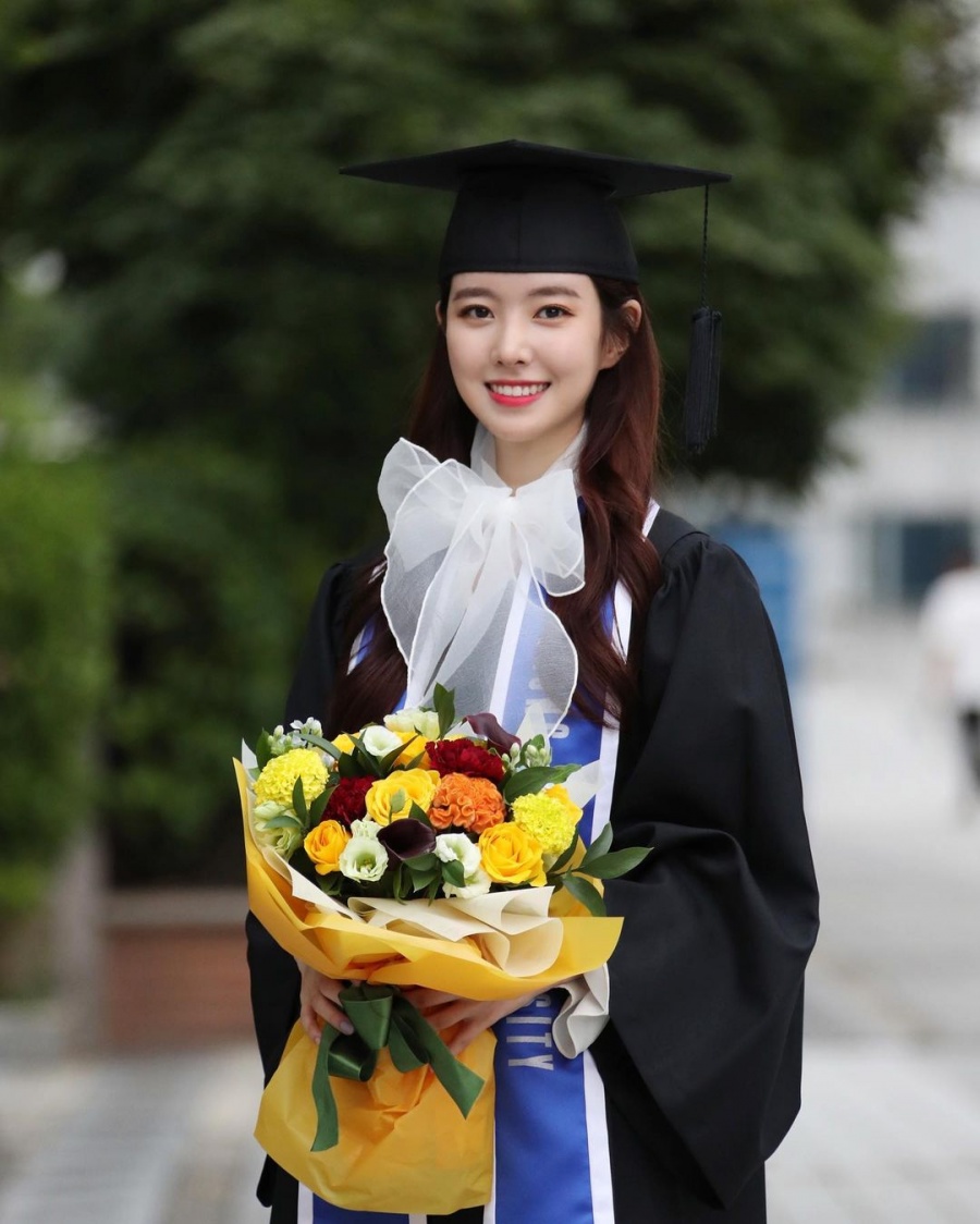 진세연, 28세에 중앙대 졸업…학사모 써도 여배우 미모 못 숨겨