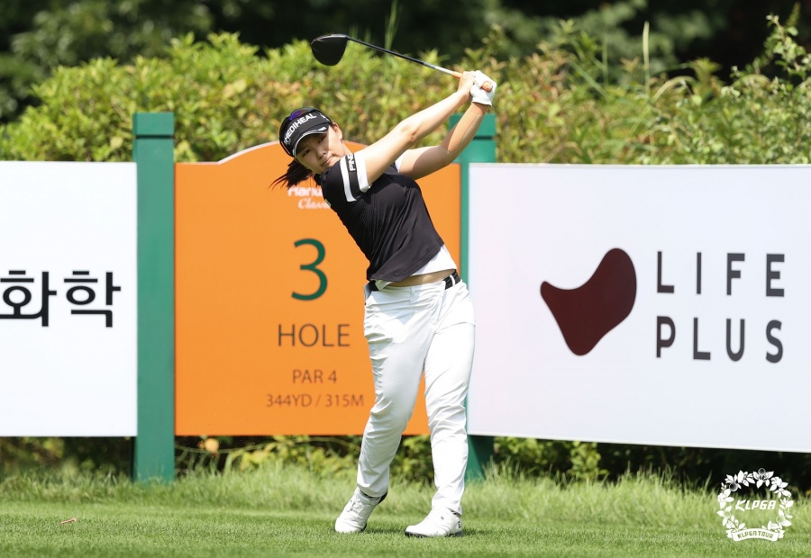 ‘버디만 7개’ 이다연, 6승 보인다…KLPGA 투어 한화 클래식 3R 단독선두