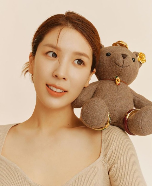 함연지, 곰인형에 금장식…'오뚜기 3세'의 80년대 액세서리 활용법