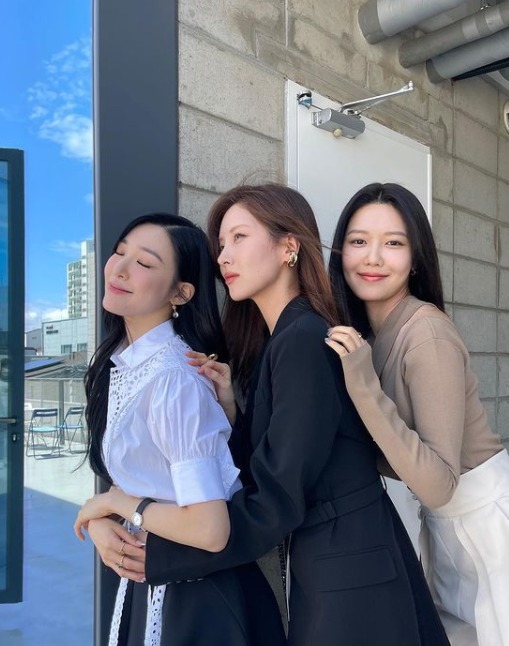 '정경호♥' 수영, 티파니‧서현과 유닛 결성했나…데뷔 14년에도 신선하네