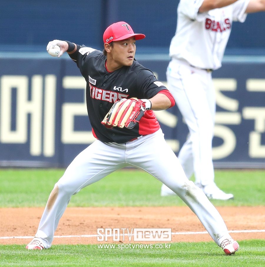 [포토S] 김태진, 2루에 악송구