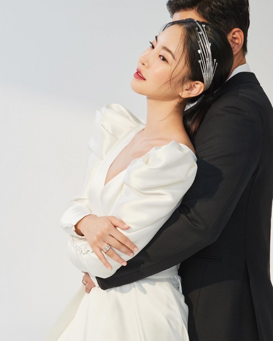 '이상해 아들♥' 김윤지, 드디어 남편 공개…"멋진 남자"라더니 진짜네