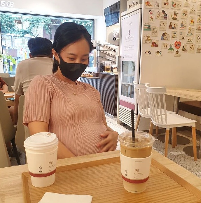 '조현재♥' 박민정, 임신 8개월의 아름다운 D라인…"외출해서 기분 좋아"