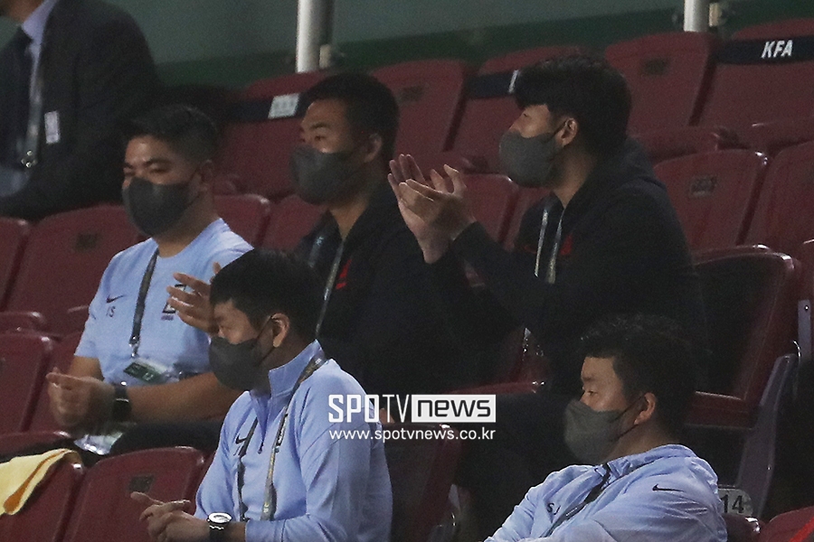 [포토S] 손흥민, '오늘은 관중석에서'