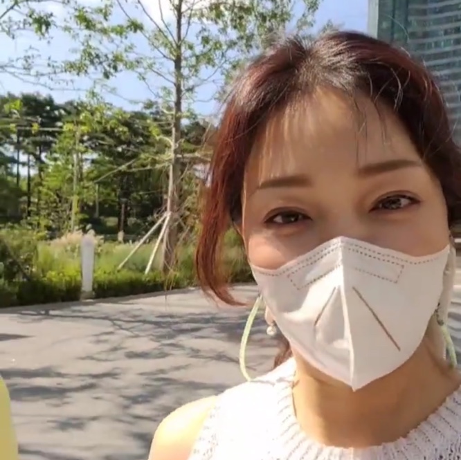 '홍성흔♥' 김정임, 서울숲에서 우연히 만난 손지창…"부자 동네 와보니 신기해"