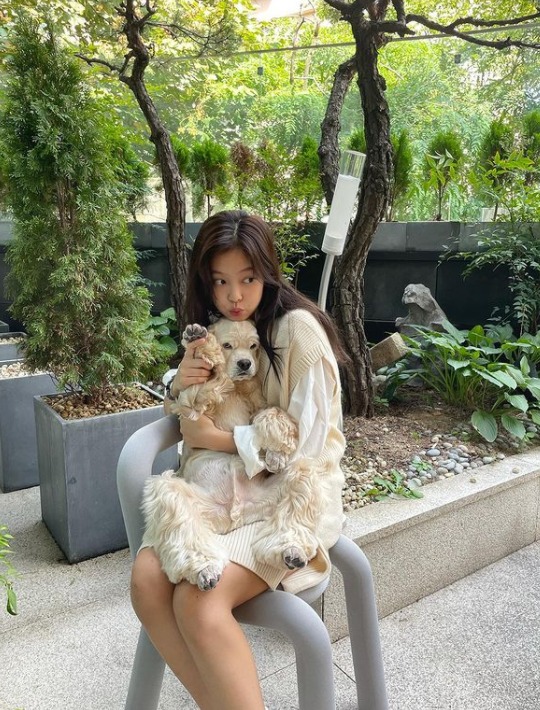 제니, ♥카이와 다정한 커플룩…"오늘은 매칭 컬러 데이"