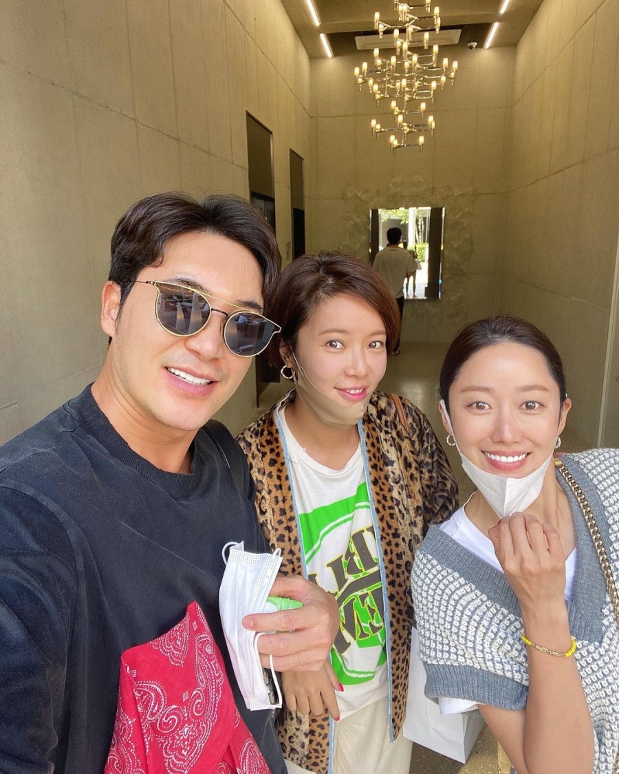 황정음, ♥이영돈과 재결합하더니 친구들도 챙기네…전혜빈·김우리와 우정 모임