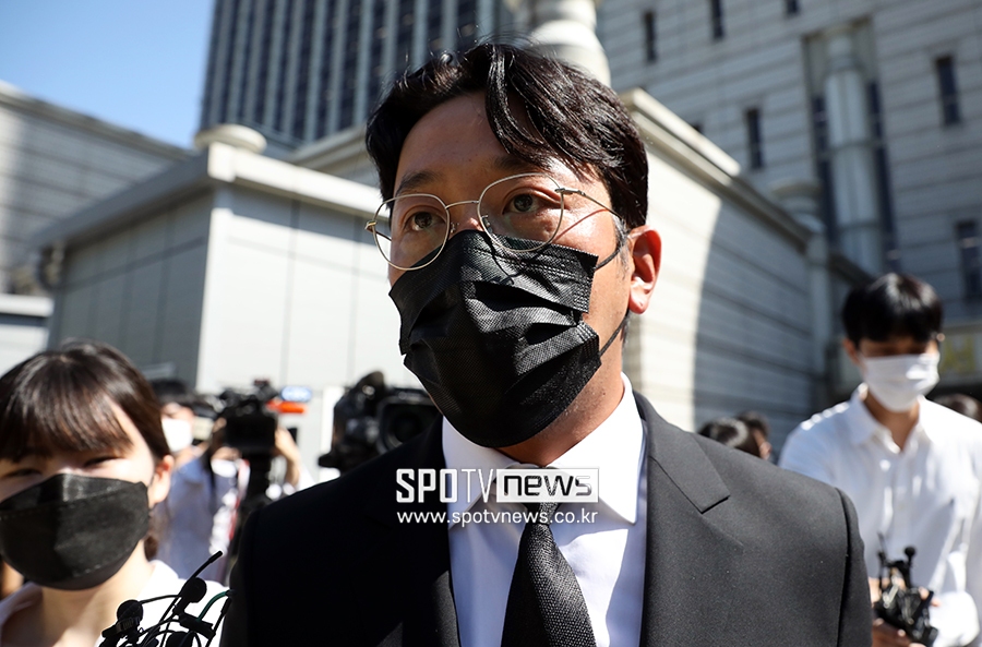 [포토S] '마약 투약 혐의' 하정우, 법정을 나서며