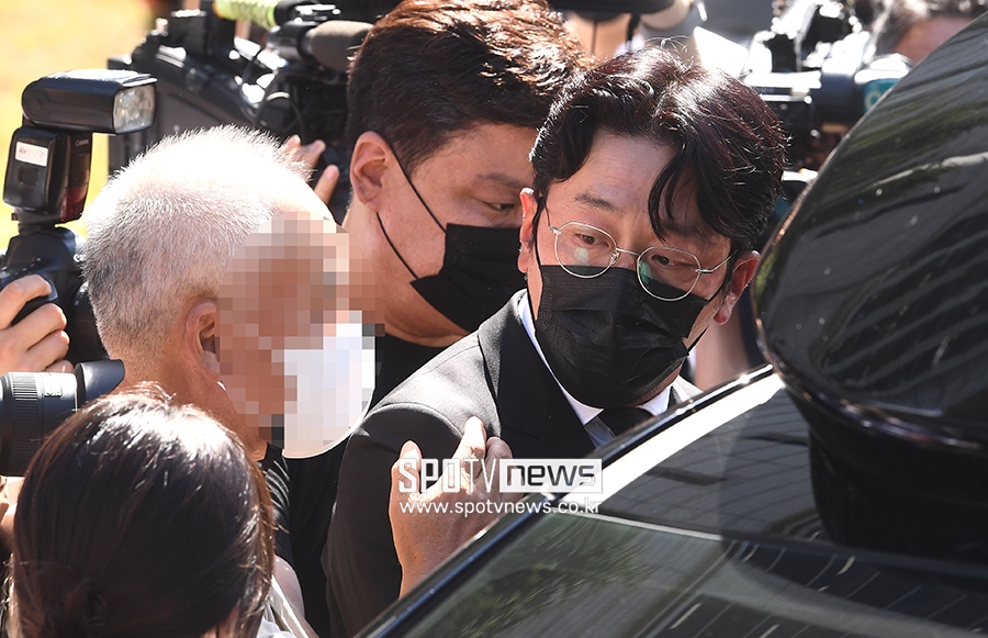 [포토S] 하정우, '많은 취재진에 둘러싸여'