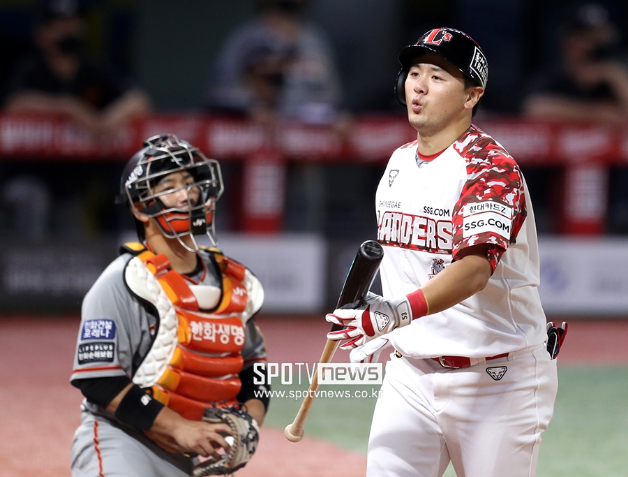 [포토S] 최주환, '밀어내기 볼넷이야'