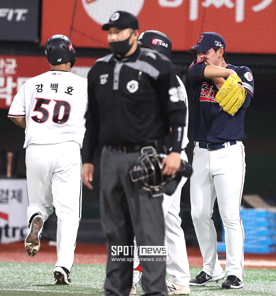 [포토S] 실점 허용한 김진욱