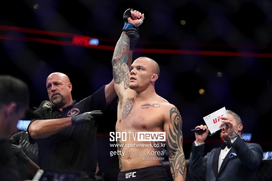 [UFC] 존 존스에게 완패하고 주춤…"2번째 타이틀전 노린다"