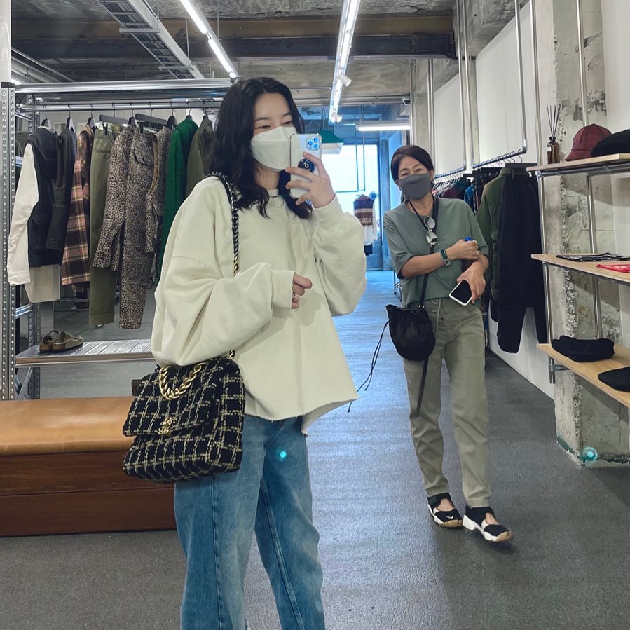 '이상해 며느리' NS윤지,누구랑 데이트하나 봤더니…무심한 명품백 '눈길'