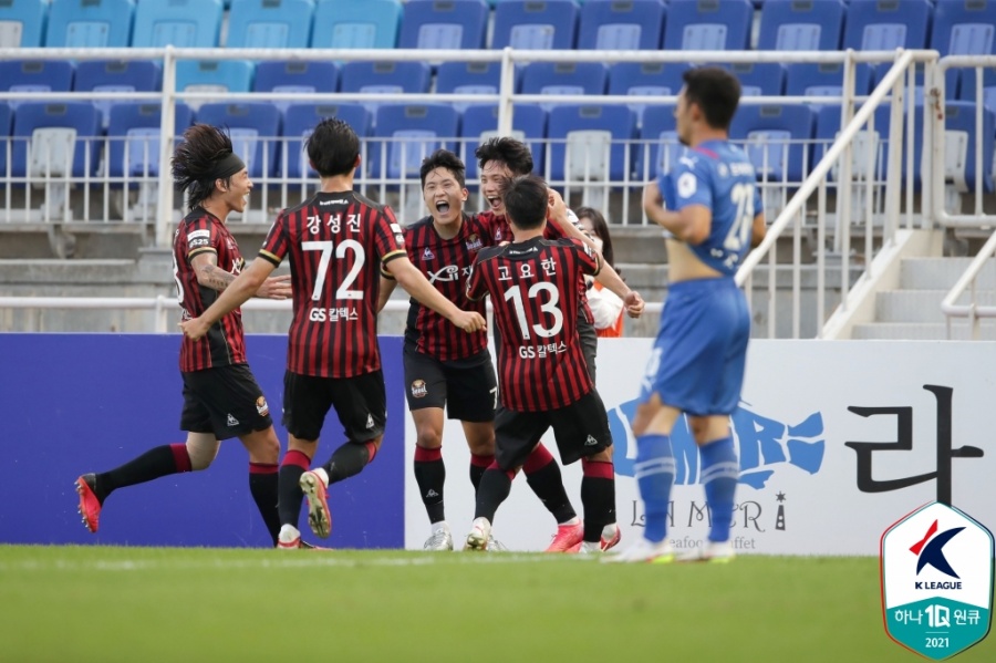 [현장 REVEIW] '조영욱 맹활약' 서울, 수원에 2-0 승…4G 무패+강등권 탈출