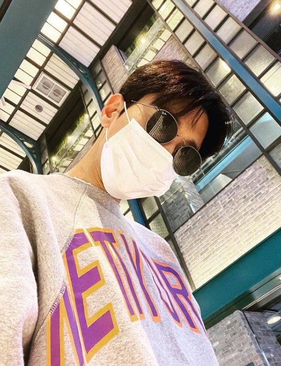 윤현민, 각도 무시+다 가려도 숨길 수 없는 비주얼…'♥백진희'가 반할 만해