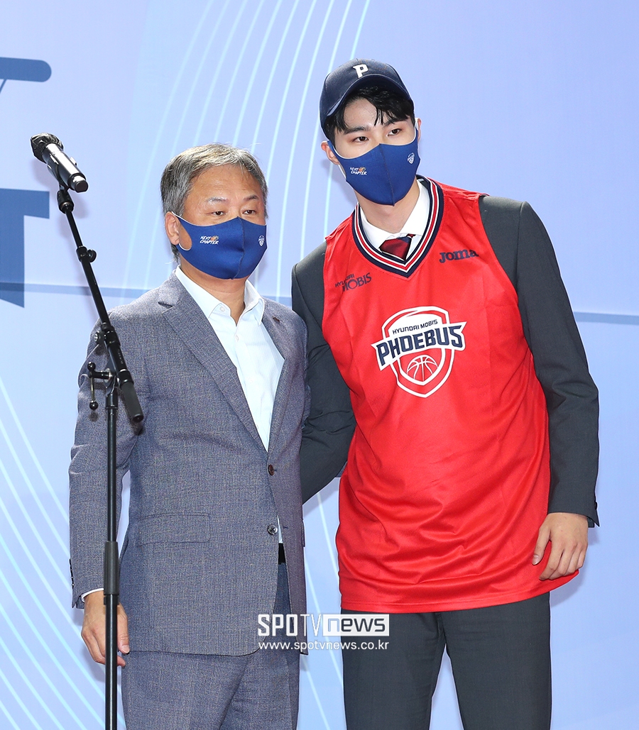 [포토S] '장신 슈터' 신민석, 전체 4순위로 현대모비스행