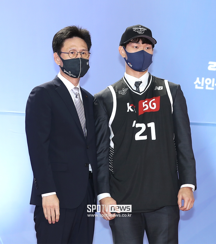 [포토S] 김준환, 작년 아픔 딛고 2라운드 9순위로 KT행