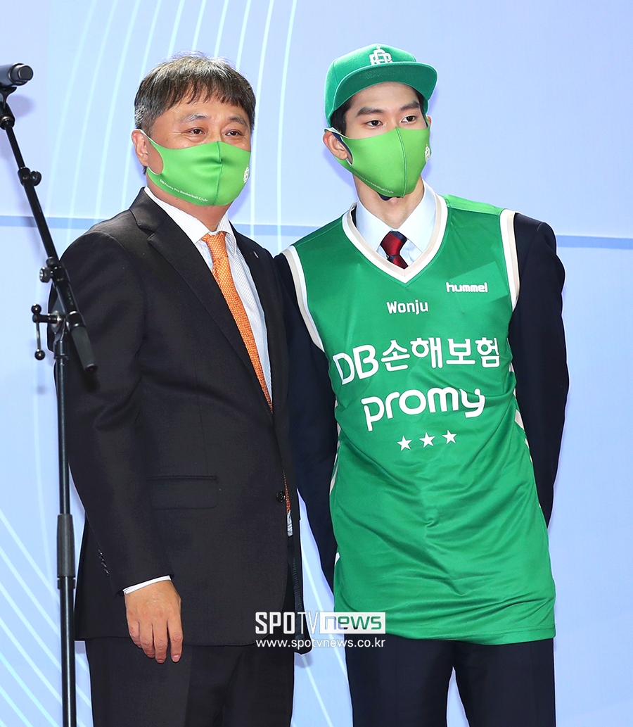 [포토S] '대학리그 MVP' 정호영, 전체 7순위로 원주DB행