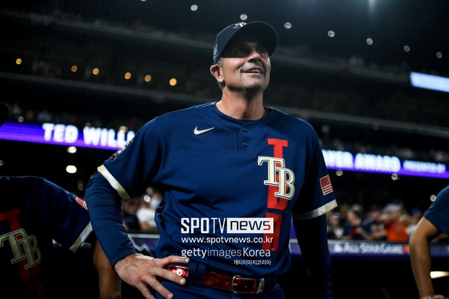 '에이스 왜 바꿔' 욕 먹던 감독, 1년 뒤 "MLB 최고 사령탑" 극찬