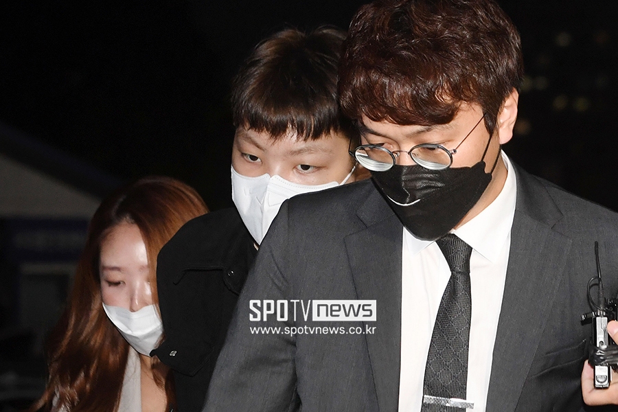 [포토S] 노엘, '뒤에 숨어서'