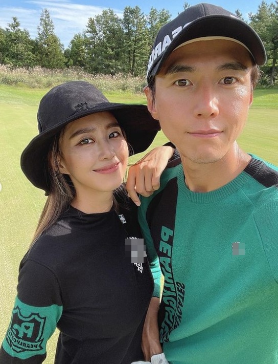 지소연♥송재희, 골프장에서도 붙어있는 비주얼 닭살 커플