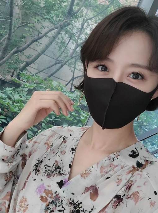 '정준호♥' 이하정 "잠 못자도 피부는 컨디션 맑음"…자신감 넘치는 피부미인