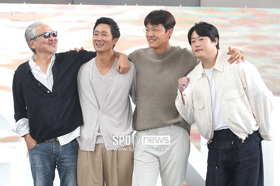 [포토S] 임상수 감독-박해일-조한철-임성재, '행복의 나라로!'