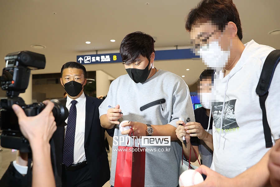 [포토S] '귀국' 류현진, 공항에서도 엄청난 인기