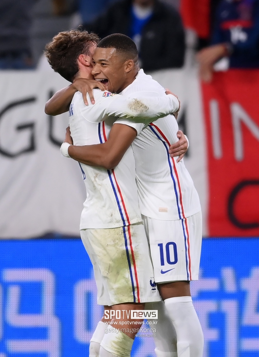[UNL FINAL] '음바페 천금 역전골' 프랑스, 스페인 2-1 뒤집고 '우승 포효'