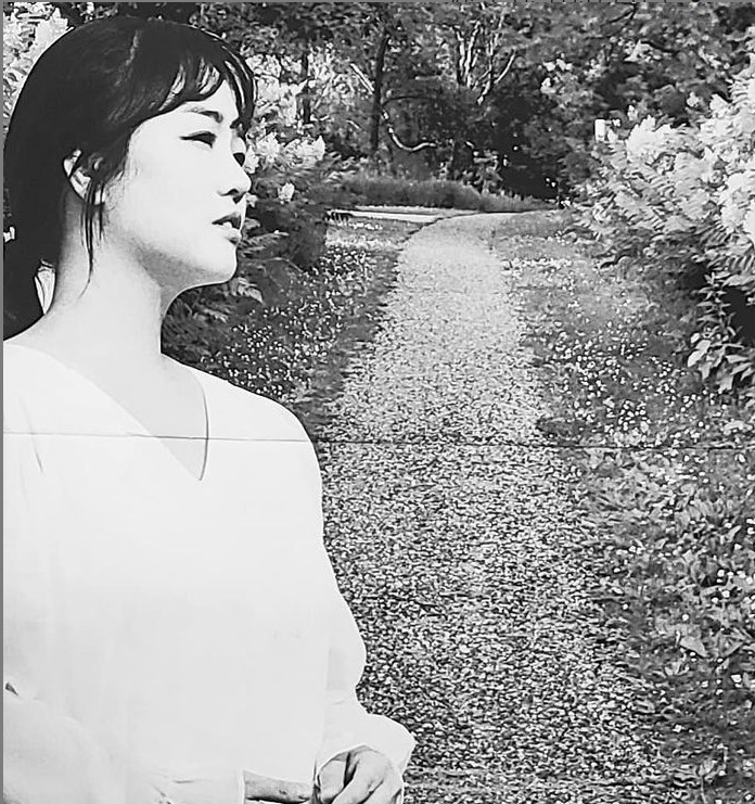 '혜교 닮은꼴' 정미애, 무슨 일있나…"최면 필요한 시간, 이만하면 괜찮아"