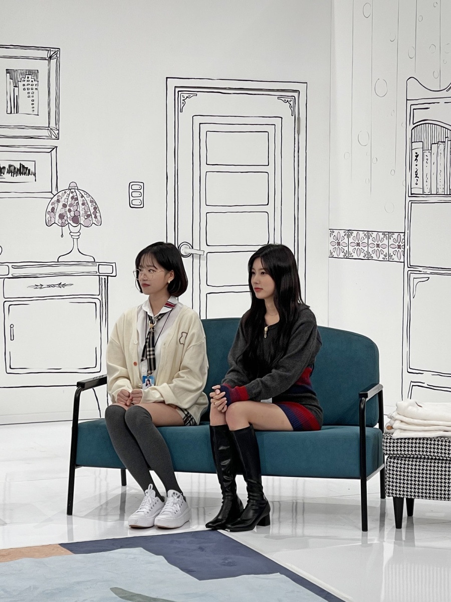 '아돌라스쿨' 조유리 "강혜원, 자존감 지킴이…얼굴만 봐도 웃음나"