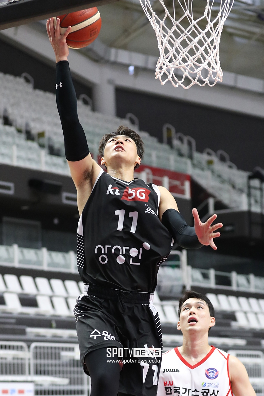 [포토S] 양홍석, 살포시 얹고