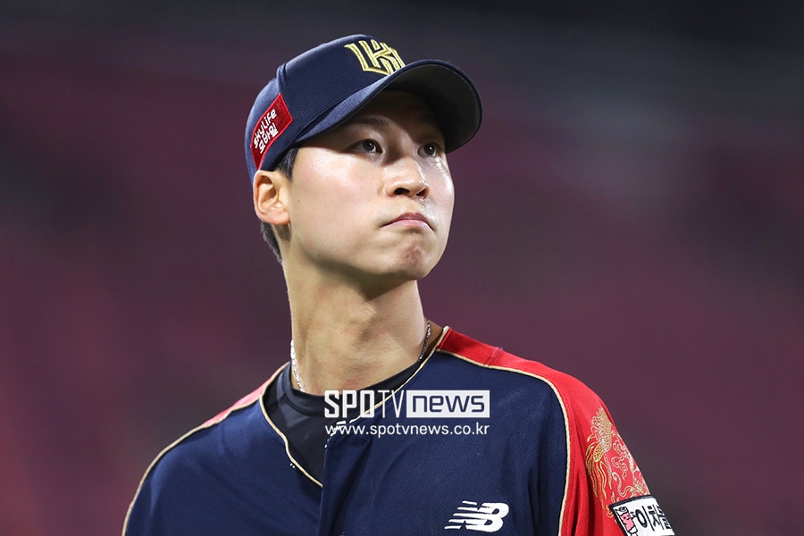 [포토S] 무실점 투구 이어 가는 엄상백
