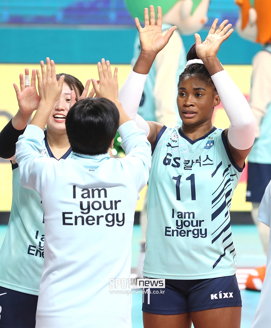 [포토S] 모마, 승리의 하이파이브
