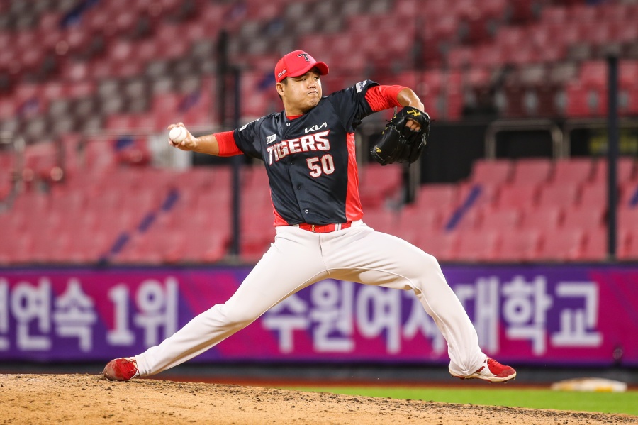 [SPO 잠실] 'KIA 강한 뒷문' 장현식, 구단 최초 30홀드 달성