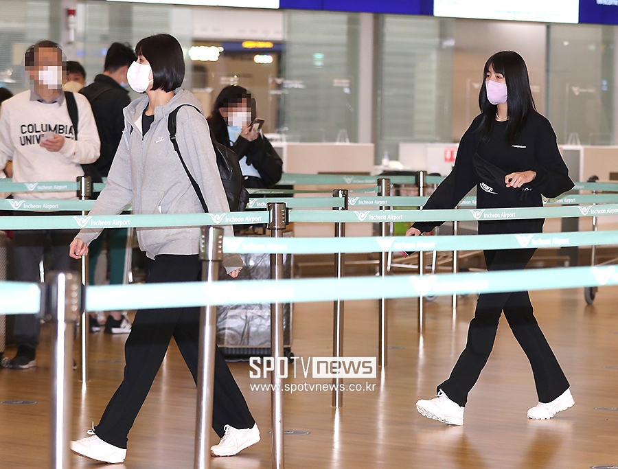 [포토S] 그리스로 출국하는 이재영-이다영 쌍둥이 자매