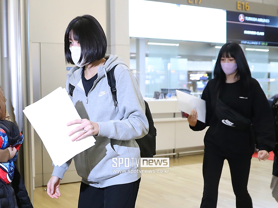 [포토S] 그리스로 도망치듯 떠나는 이재영-이다영 쌍둥이 자매