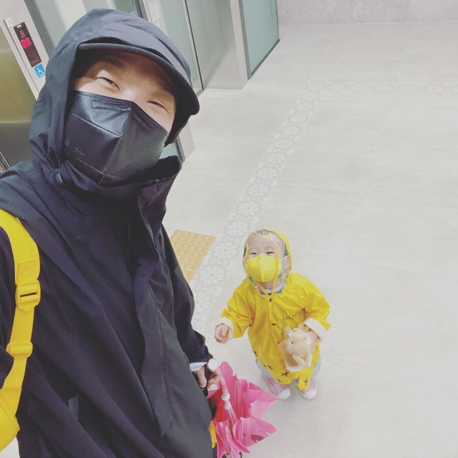 '별♥' 하하, 3세 막내딸에 애정 듬뿍…"아들 다 필요 없어"
