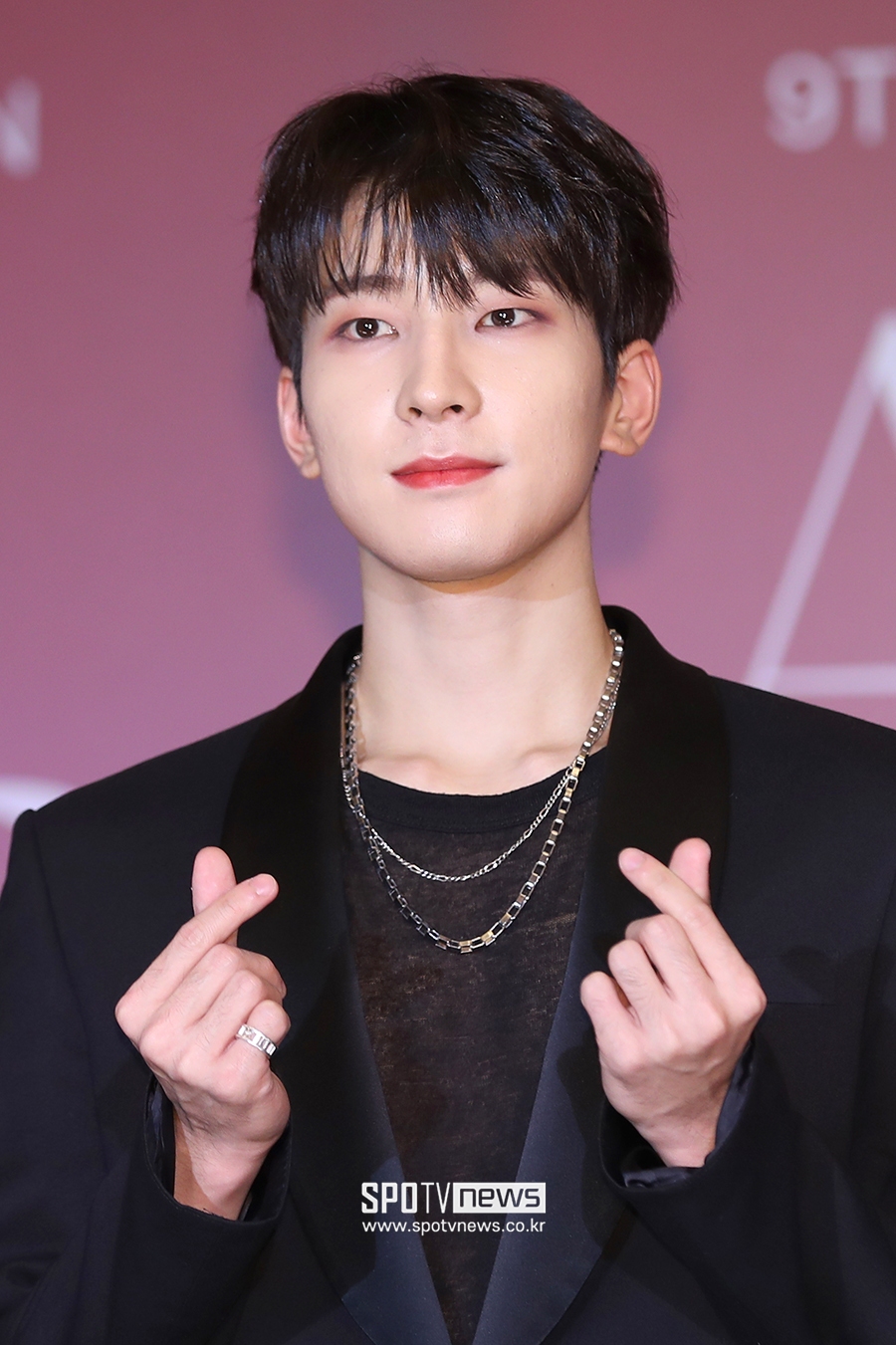 [포토S] 세븐틴 원우, 애교 하트