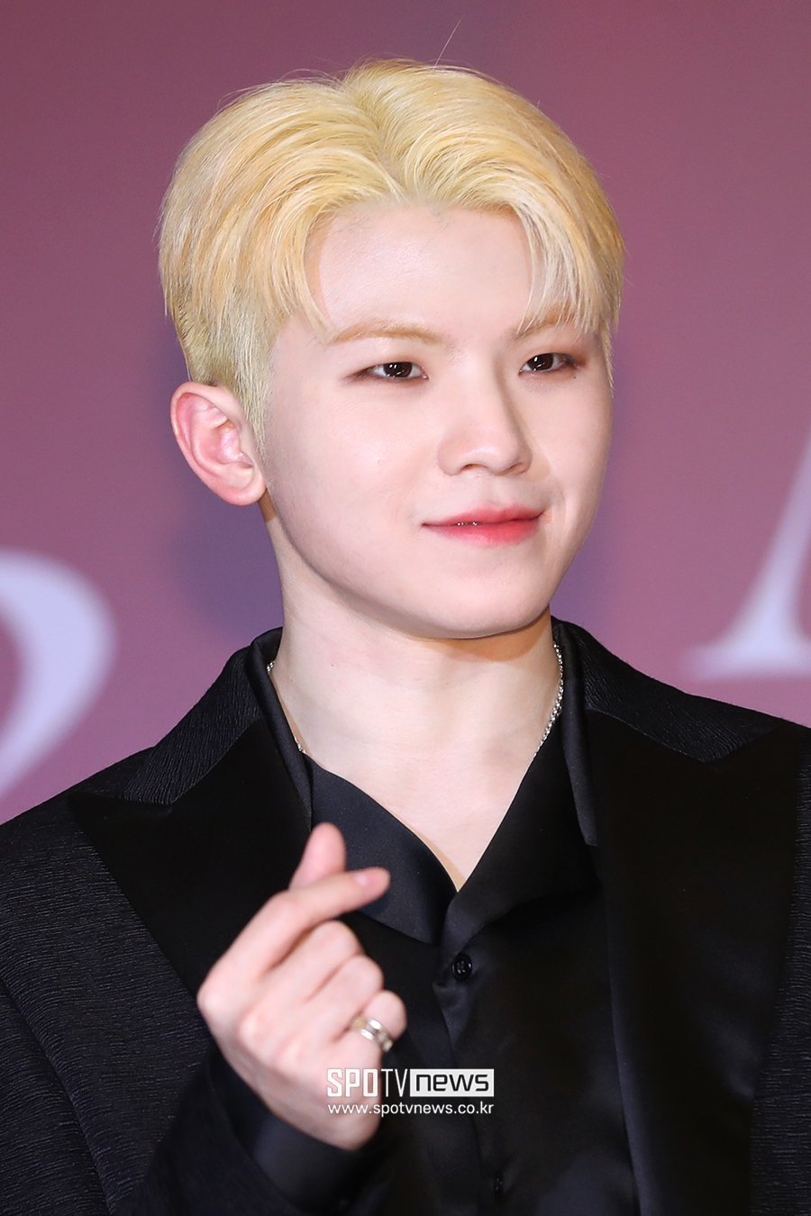 [포토S] 세븐틴 우지, 투명한 피부