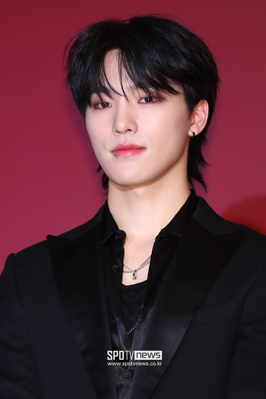 [포토S] 세븐틴 디노, 눈에 띄는 입술 피어싱