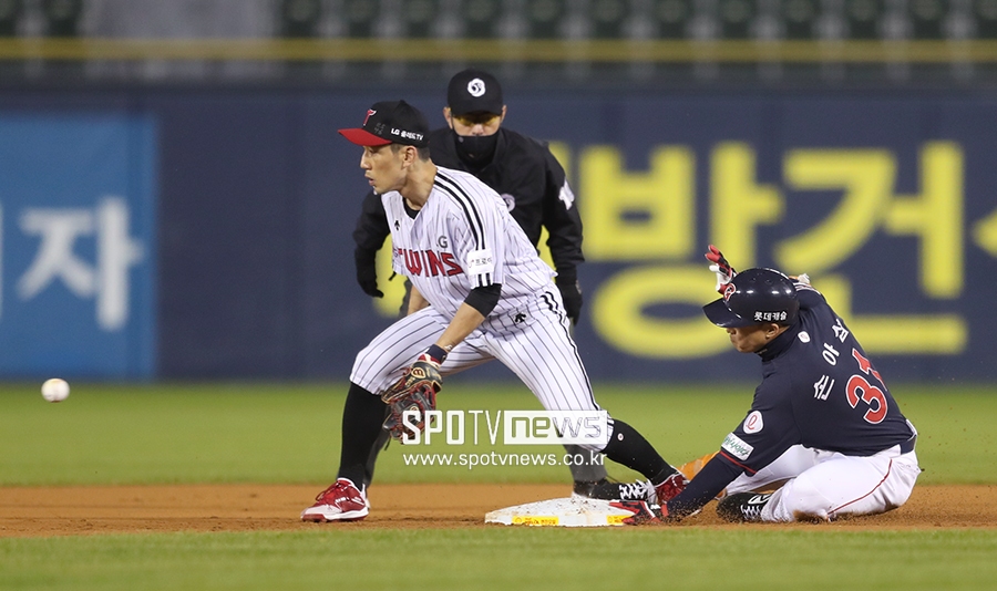 [포토S] 손아섭, 켈리 상대로 선취 2타점 2루타!