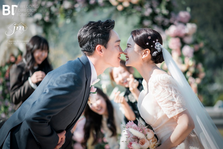 써니힐 빛나, 훈남 동창 남편과 미술관 결혼식…날씨만큼 예쁜 부부