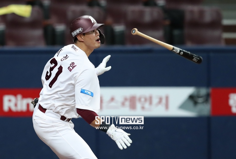 키움, 선수단 재정비 위해 허정협 등 12명 방출… 오주원 은퇴