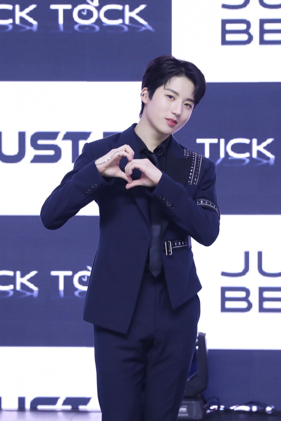 저스트비 이건우 "엔하이픈, 선배이자 동료…함께 오래 활동했으면"
