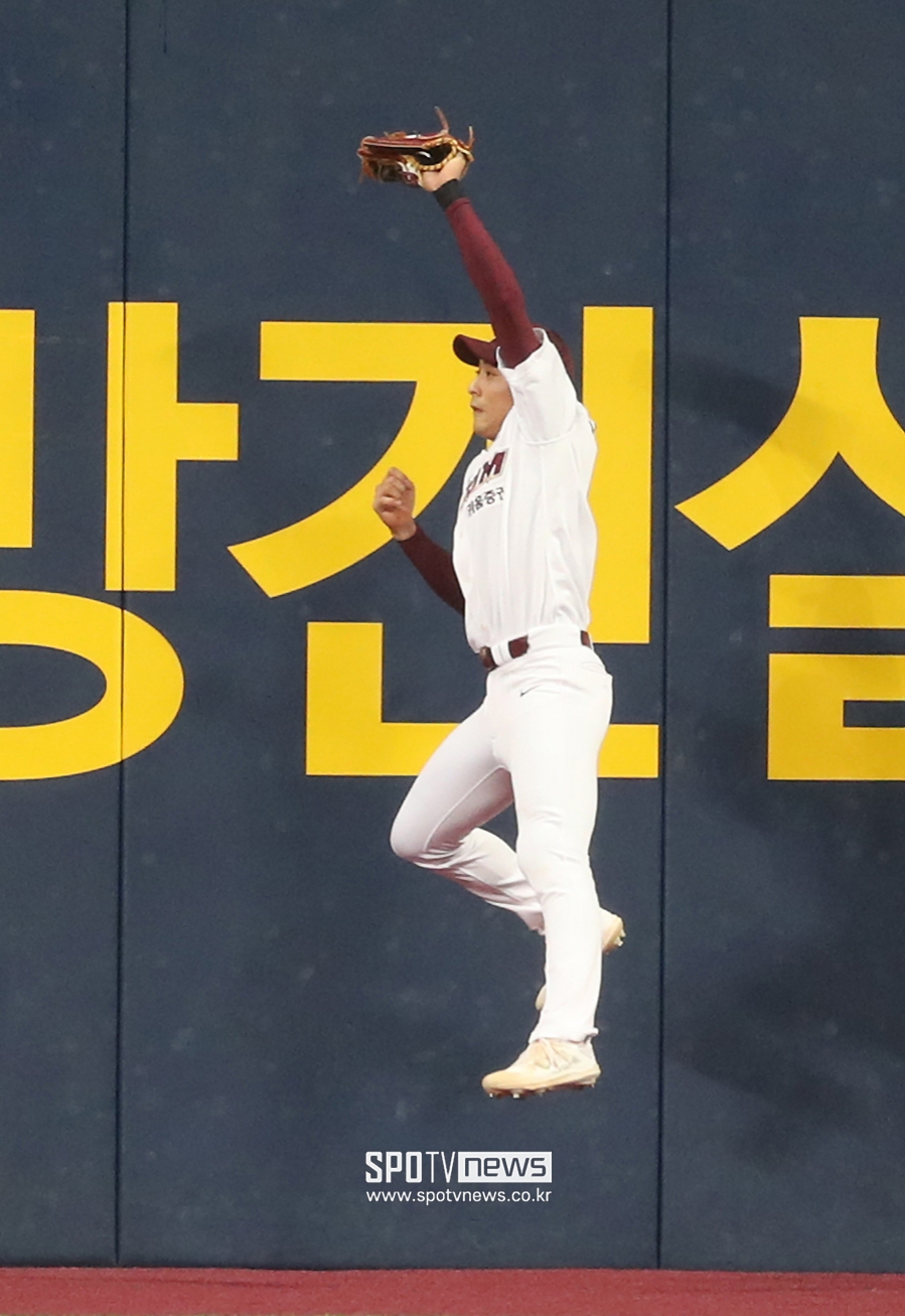 [포토S] 에어 정후, 안타를 지우는 호수비!